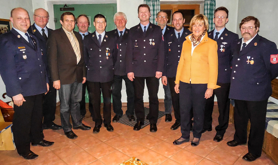 Gruppenbild Ehrung aktiver Feuerwehrkameraden